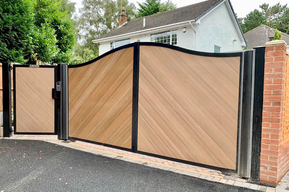 Modern Composite Entrance Gate with Side Gate