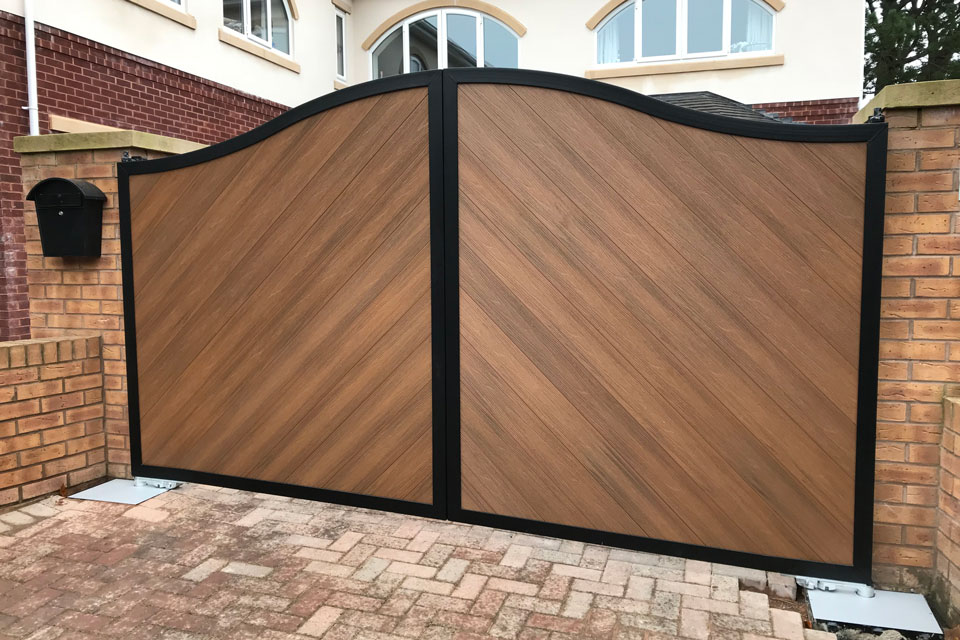 Composite Entrance Drive Gate in Black and Oak